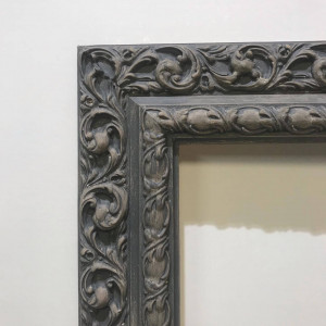 Cornice lavorata grigia