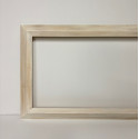 Cornice nera con graffiature