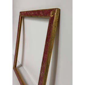 Cornice rossa e oro