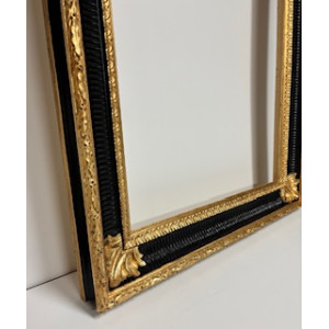 Cornice nera e oro foglia con fregi