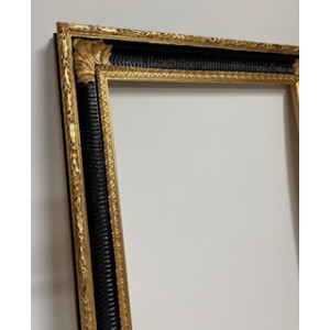 Cornice nera e oro foglia con fregi