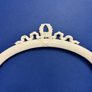 Cornice ovale inglese con fiocco