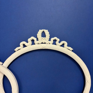 Cornice ovale inglese con fiocco