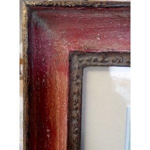 Cornice magenta, oro foglia e sfumature marroni