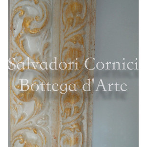 Cornice lavorata - avorio invecchiato sfumata oro Cornice lavorata - avorio invecchiato sfumata oro